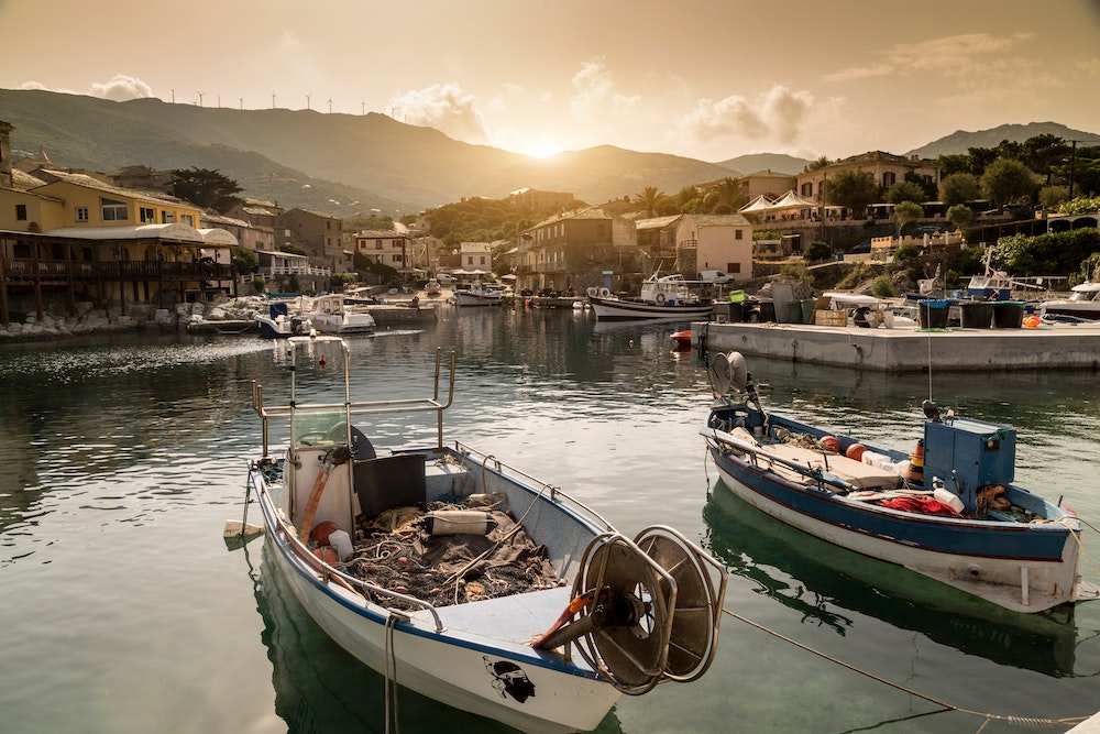 Investir dans l'immobilier en Corse: opportunités, défis et conseils